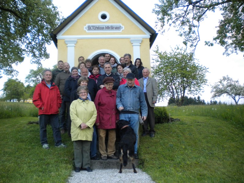 Gruppenbild mit Kapellenwachhund Vicky