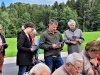 Martin bei der Lesung, der kleine Paul aufmerksam.